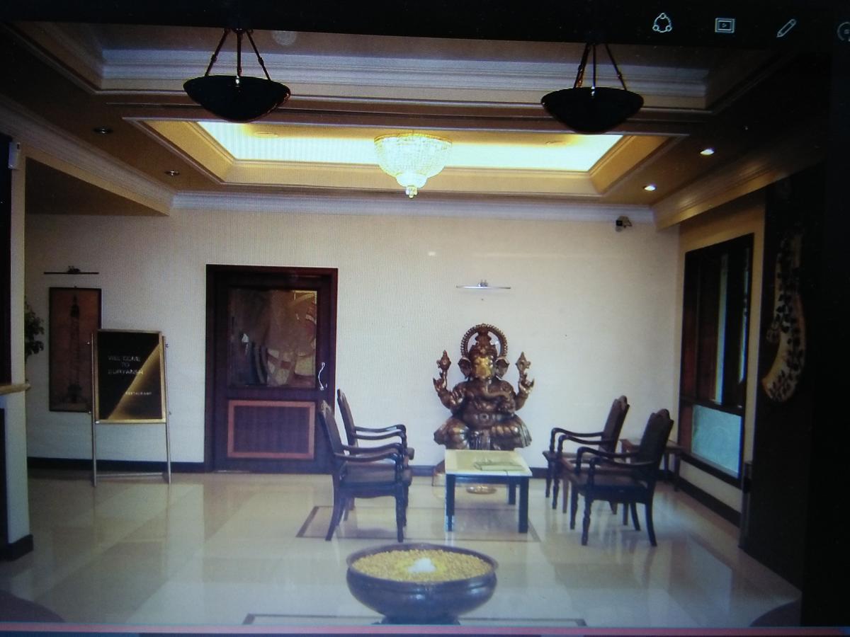 Hotel Veena Regency Chās Exteriér fotografie