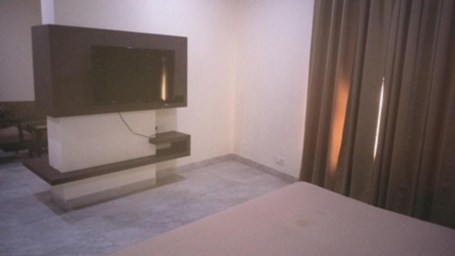 Hotel Veena Regency Chās Exteriér fotografie