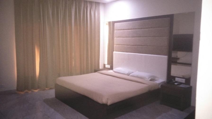 Hotel Veena Regency Chās Exteriér fotografie
