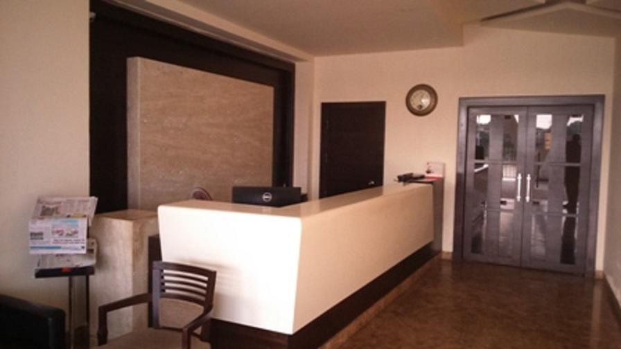 Hotel Veena Regency Chās Exteriér fotografie